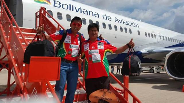 Fabricio Fuentes (izq.) junto a su mecánico Alberto Durán emprendieron viaje a Buenos Aires. Foto. Tomada del Facebook de Fabricio Fuentes
