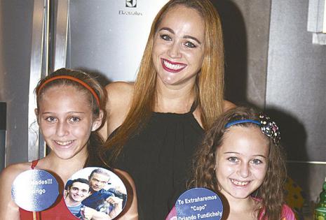 EXCELENTE ANFITRIONA. Elizabeth Weidling, con sus hijas Anahí y Julieta Vaca Díez