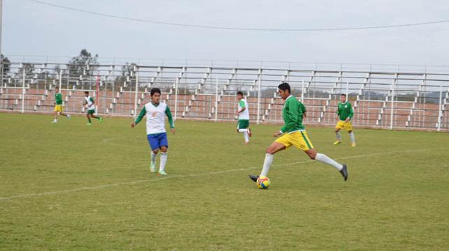 En uno de los últimos entrenamientos, Santos Amador fue el DT interino. Foto: Internet
