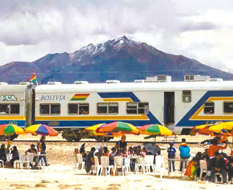 Uyuni. Los visitantes aprecian la competición en la pasada versión.