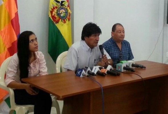 El presidente Evo Morales en conferencia de prensa en Santa Cruz. | Foto: ‏@mincombolivia  - Min. de Comunicación Agencia