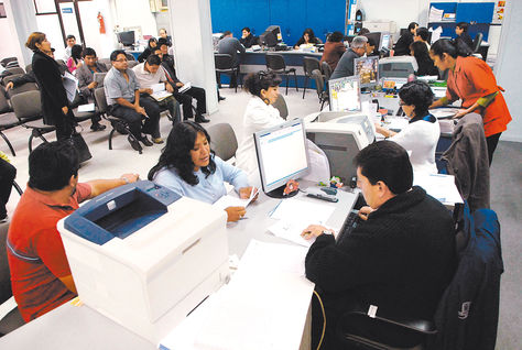 Atención. Oficinas de Impuestos Nacionales en la avenida Montes, de la ciudad de La Paz. Foto: Pedro Laguna 