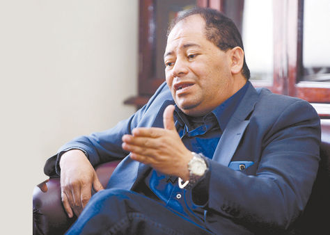 Evaluación. El ministro de Gobierno, Carlos Romero Bonifaz, durante una entrevista que concedió a La Razón en su oficina de la ciudad de La Paz. Foto: José Lavayén