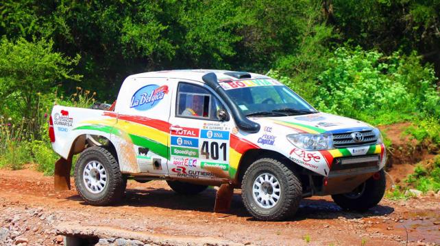 El piloto debutante terminó en el puesto 46 en la segunda etapa del Dakar. Fue el mejor de los bolivianos que participan en la categoría de los coches. Foto: Revista Última Vuelta