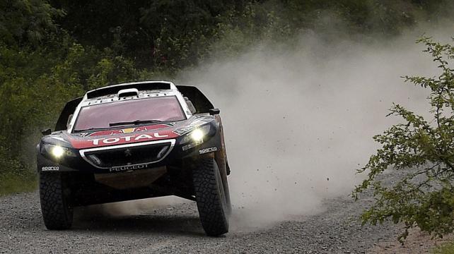 El piloto francés ganó la tercera etapa y es el líder de la clasificación general en coches. Foto: AFP