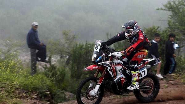 Kevin Benavides, de espectacular comienzo en el Dakar. (Foto: Reuters)