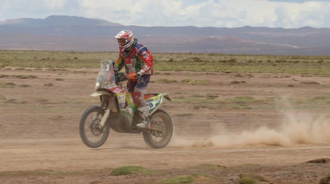 El chaqueño Fuentes aceleró para ubicarse en el puesto 52 de la quinta etapa entre Jujuy y Uyuni. Foto: Etzhel Llanque