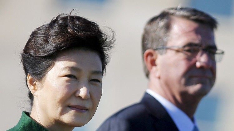 La presidenta de Corea del Sur junto al Secretario de Defensa de EE.UU., 15 de octubre del 2015