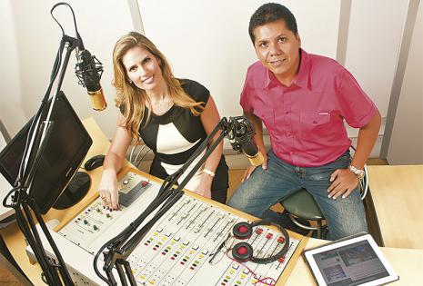 Madre y amante La conductora de radio y televisión reconoce que es madre más de la mitad de su ser, pero también es amante, porque está enamorada y en pareja. Con dos hijos y una nieta, a sus 43 años, cree en que la vida le dio una tercera oportunidad