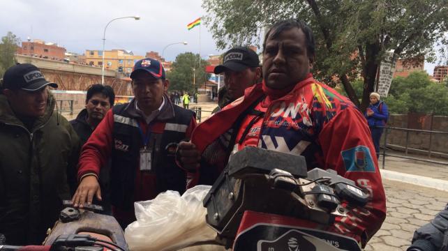 El cochabambino Nogales es el único piloto del Dakar que corre sin asistencia mecánica ni mochilero. Foto: Esmir Cortez