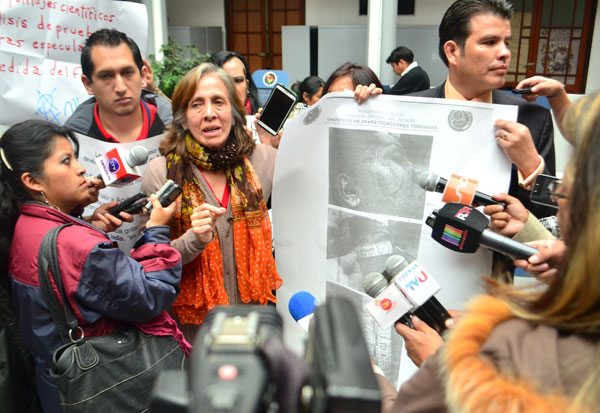 HELEN ÁLVAREZ, JUNTO A SUS FAMILIA Y ABOGADOS, PIDIO CONTRASTAR LOS INDICIOS DEL IDIF CON EL EXAMEN FORENSE.