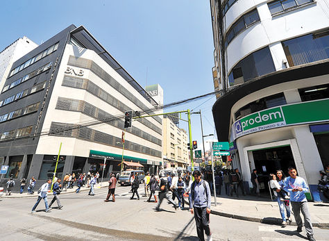 Servicios. La mayoría de las entidades bancarias se instaló en la avenida Camacho.