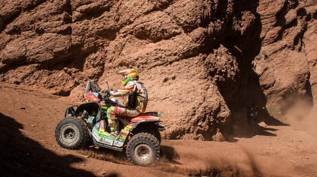 Nosiglia sufrió varios pinchazos y perdió minutos por que su quad calentó en las dunas. Foto: Wálter Nosiglia