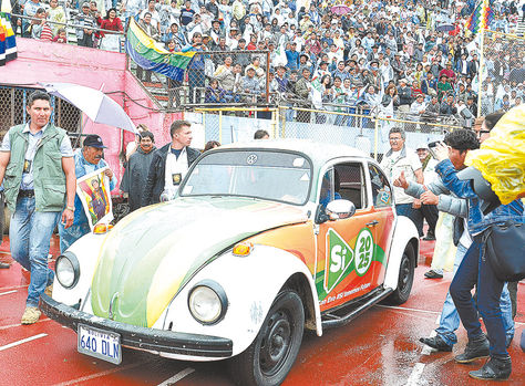 Símbolo. La ‘peta’ del Sí que el presidente Evo Morales utiliza en su campaña en Cochabamba.
