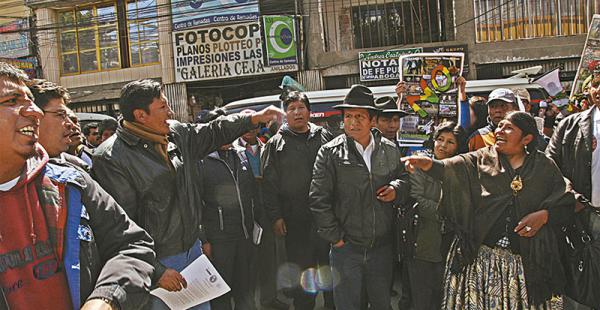 La tensión de la campaña se reflejó el viernes en El Alto cuando se enfrentaron partidarios del Sí y del No