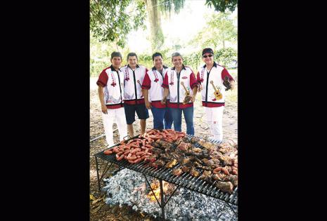 Roberto Coimbra (vice), René Urioste (marketing), Wálter Balcázar (tesorero), Guillermo Áñez, (presidente) y Eduardo Daza (vocal)