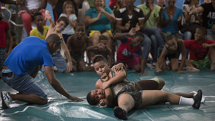 Lucha libre infantil en La Habana