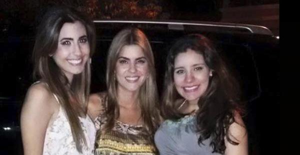 Fabiola Landívar acompañada de sus hijas, Fabiola y Danae Hinojosa