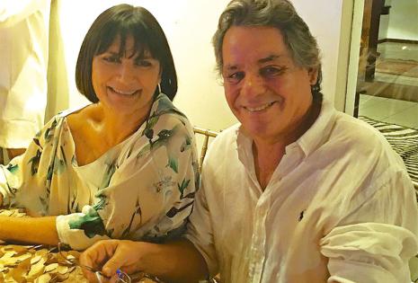 /inseparables.  Mónica Limpias junto con su pareja, Sergio Álvarez, colaboraron en la organización de la cena