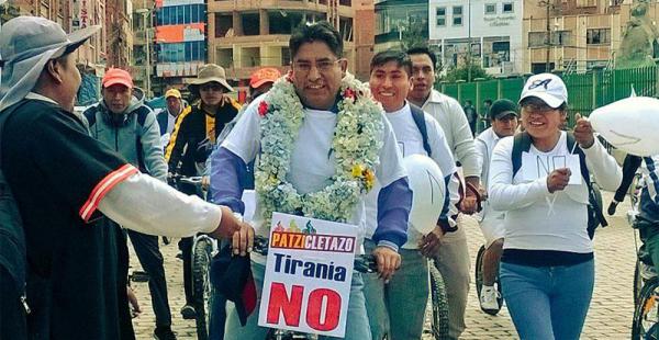 el patzicletazo recorrió el alto el gobernador de la paz  hace campaña por el no  en bicicleta   El exministro de Educación de Evo Morales ahora quiere cerrarle el paso para una nueva reelección
