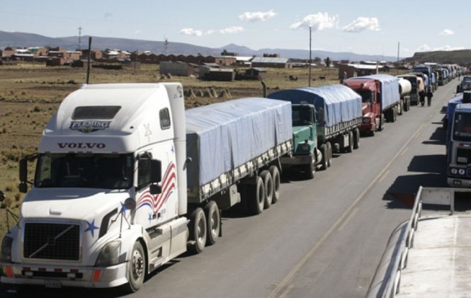 Cancillerías de Bolivia y Perú se reúnen para abordar sanción a transportistas