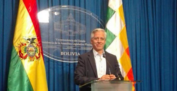 El vicepresidente arremetió contra los "privatizadores" que adoptaron "nefastas" acciones contra el país.