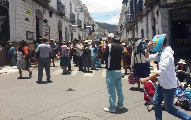 Sucre: Vea como un grupo de comerciantes se resistieron violentamente a ser reubicados por el municipio