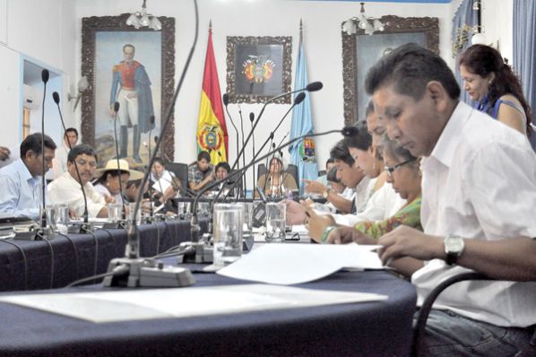 ASAMBLEÍSTAS AGUARDANDO LA PRESENCIA DEL CONTRALOR PARA OÍR UN INFORME SOBRE EL FONDIOC, ESTE MARTES.