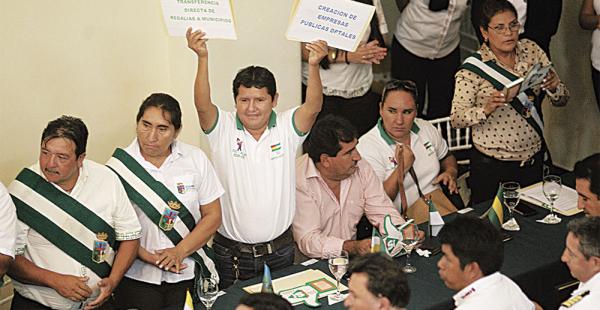 El asambleísta Edwin Muñoz criticó la gestión de Costas, indicando que no hizo obras de gran impacto