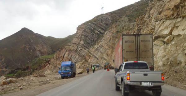 Un accidente en la carretera Cochabamba- Oruro dejó el saldo de seis personas fallecidas