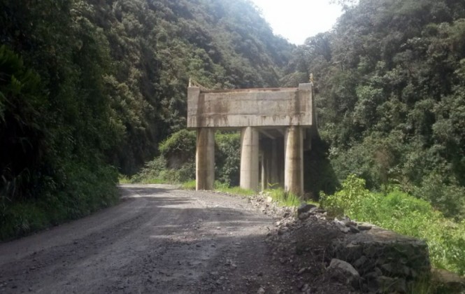 El extraño puente inacabado que no va a ninguna parte El extraño puente inacabado que no va a ninguna parte