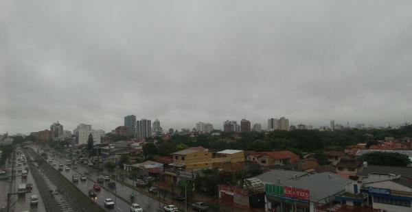 La niebla cubrió la ciudad e impide la correcta visibilidad en el espacio aéreo cruceño