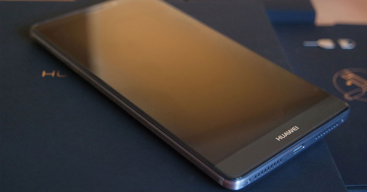 Imagen frontal del Huawei Mate 8