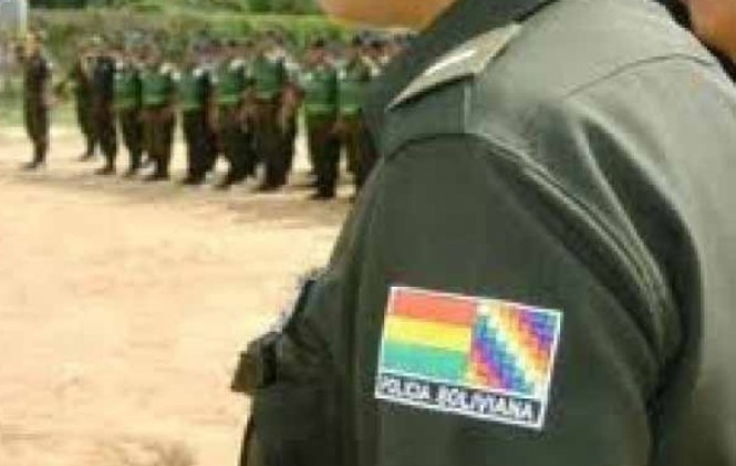 Cuatro policías son procesados por extorsión en Santa Cruz