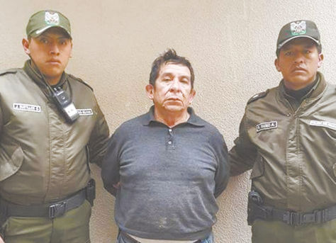 Operativo. Efectivos de la Policía Boliviana exhiben a ‘El Killer’.