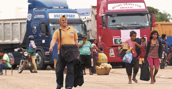 El transporte lamenta que el Gobierno no atienda sus demandas. Se complica el lío