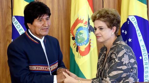 Los presidentes Evo Morales y Dilma Rousseff tras la conferencia conjunta que ofrecieron esta mañana en Brasilia.