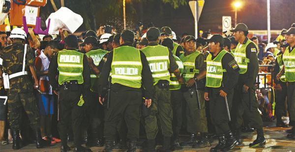 control riguroso más de 5.000 efectivos policiales y militares, además de guardias municipales, se encargaron del orden en el corso