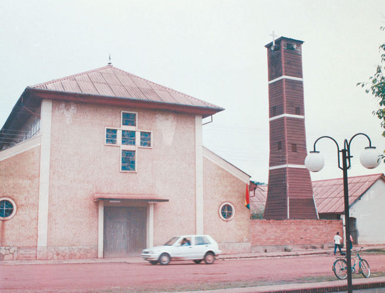 Frontera. El templo católico de la localidad cruceña de San Matías, ubicado en la plaza principal. Foto: La Razón-archivo
