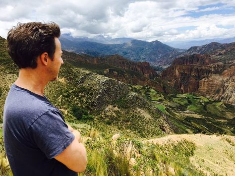 El actor Edward Norton compartió en su cuenta de Twitter una fotografía del Valle de las Ánimas en La Paz.