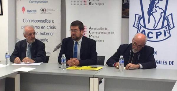 Samuel Doria Medina en una conferencia de prensa que ofreció en Madrid
