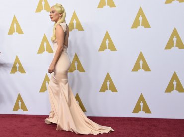 Lady Gaga fue una de las que más llamaron la atención durante el almuerzo con los nominados a los premios Oscar 2016