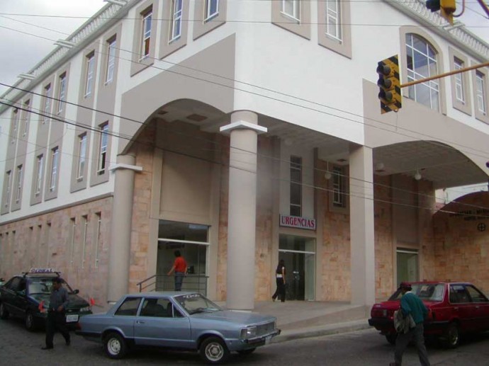 HOSPITAL. Frontis de Urgencias.