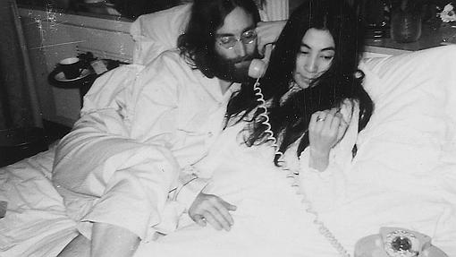 John Lennon y Yoko Ono durante la «Bed-In» celebrada en Montreal (Canadá) en 1969- EFE