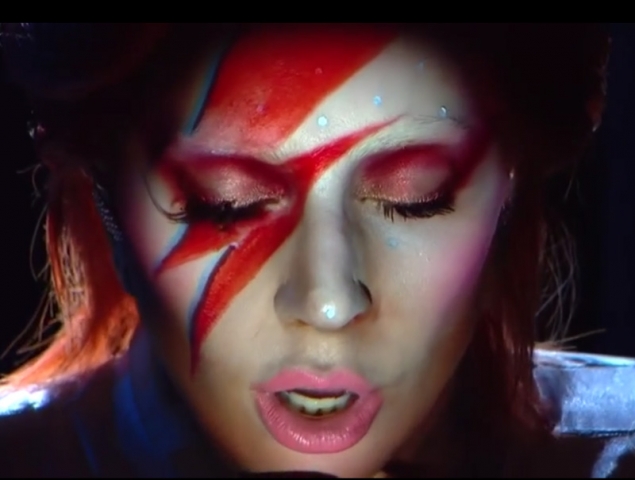 Así fue el homenaje a David Bowie de Lady Gaga en los Grammy