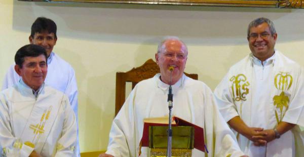 El padre Lucas durante la homilía en la que celebró 50 años de sacerdocio