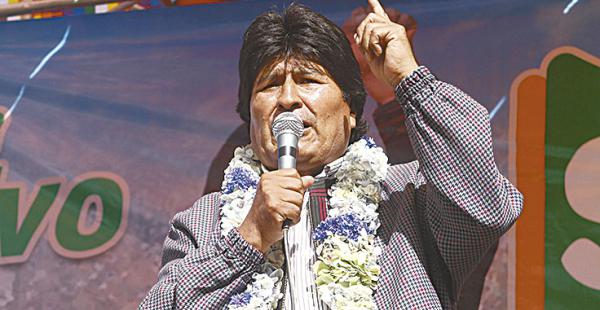 Evo Morales dice que no invitó a  Mesa para no politizar la relación