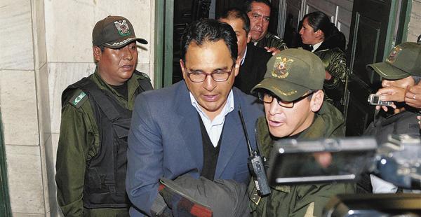 Dos funcionarios de la comuna alteña tendrán prisión domiciliaria. Un portero fue liberado