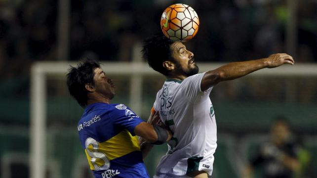 El encuentro, que quedó empatado sin goles, fue de mucho roce. No pudieron abrir el marcador. Foto: Reuters