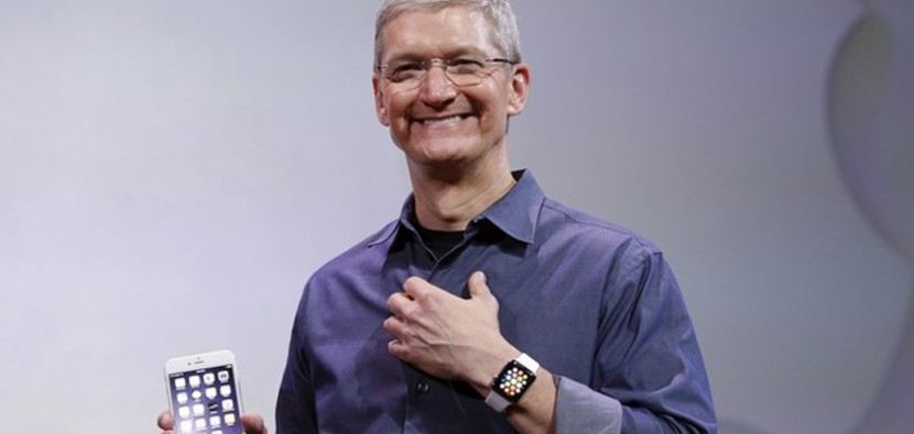 tim cook apple watch 830x395 Apple vuelve a ser la compañía más admirada por noveno año consecutivo